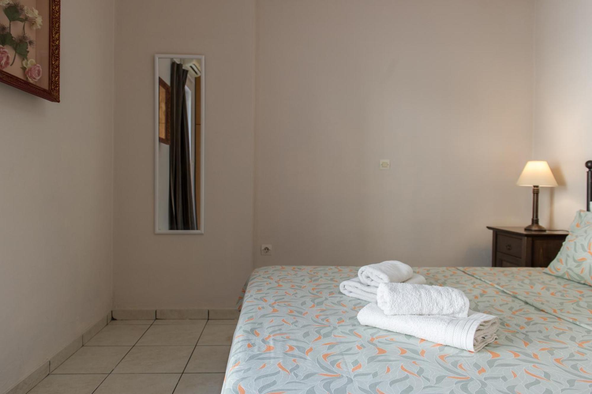 Kamari Blue Apartments กาลามาตา ภายนอก รูปภาพ